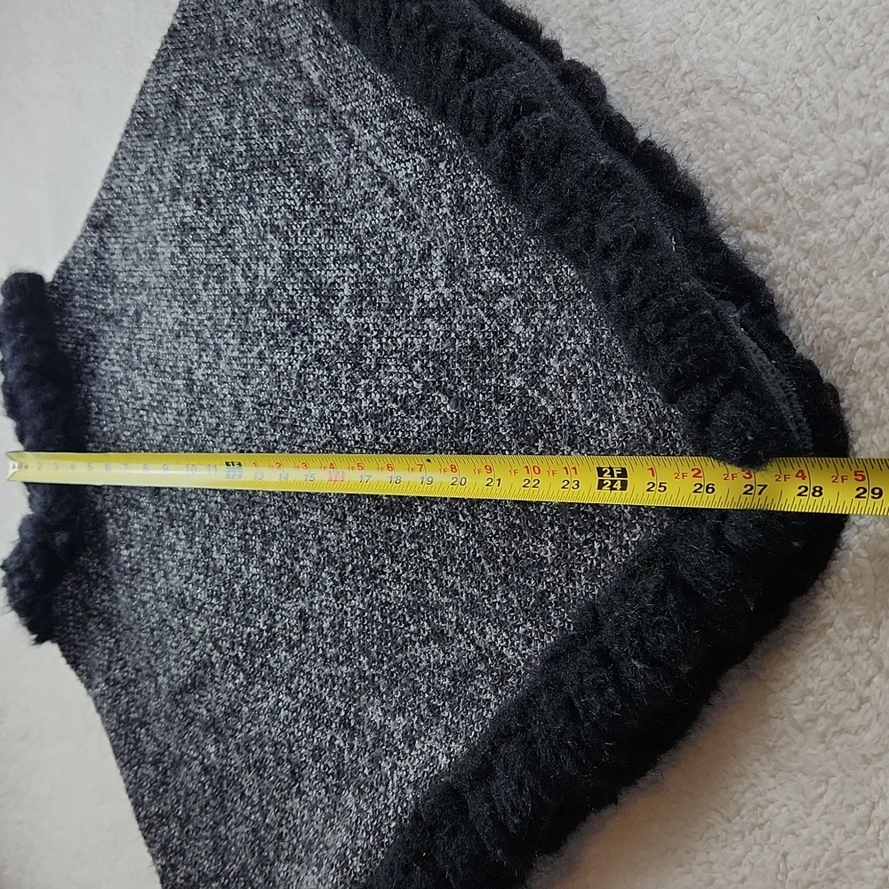 Winter Cape Black & White - image 6